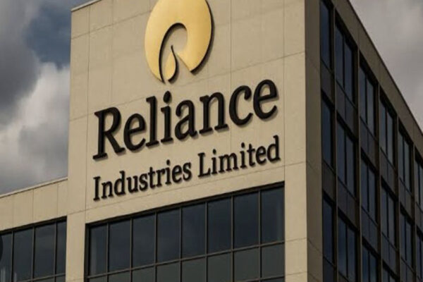 Reliance Q1 Earns 76%, Alone! The 21,423 Cr windfall due to the Asian Paints Stake Sale and the Consumer Business make for some compelling reading.
