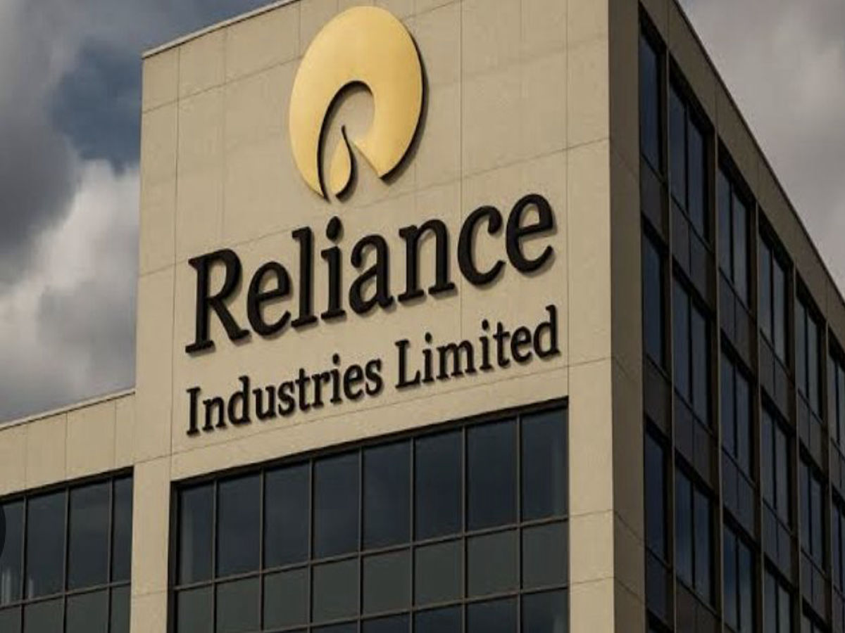 Reliance Q1 Earns 76%, Alone! The 21,423 Cr windfall due to the Asian Paints Stake Sale and the Consumer Business make for some compelling reading.