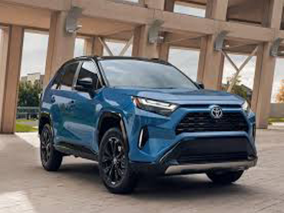 oyota RAV4 Hybrid in India: the luxurious SUV comes back after 4 years giving a mileage of 50km/l and other adventure-ready technology!